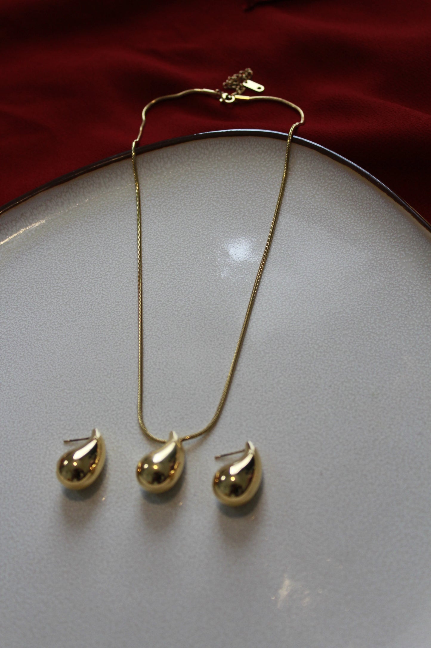 18k Gold Water Drop Necklace and Stud Earrings Set