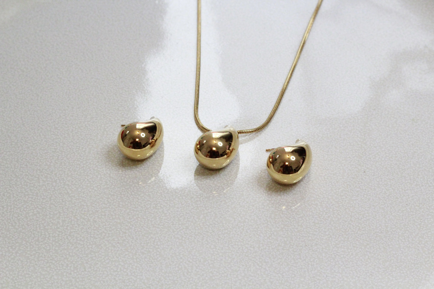 18k Gold Water Drop Necklace and Stud Earrings Set