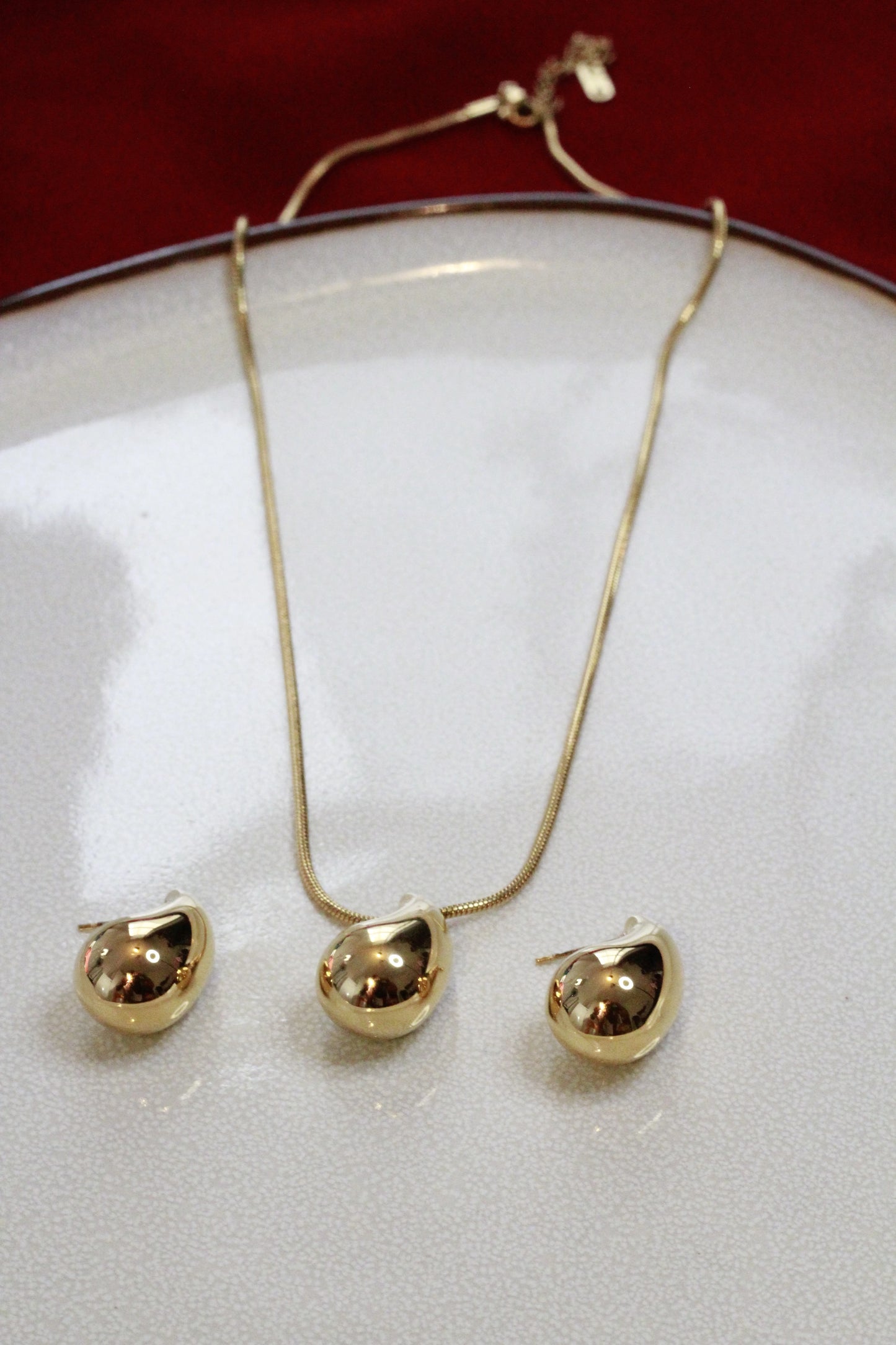 18k Gold Water Drop Necklace and Stud Earrings Set