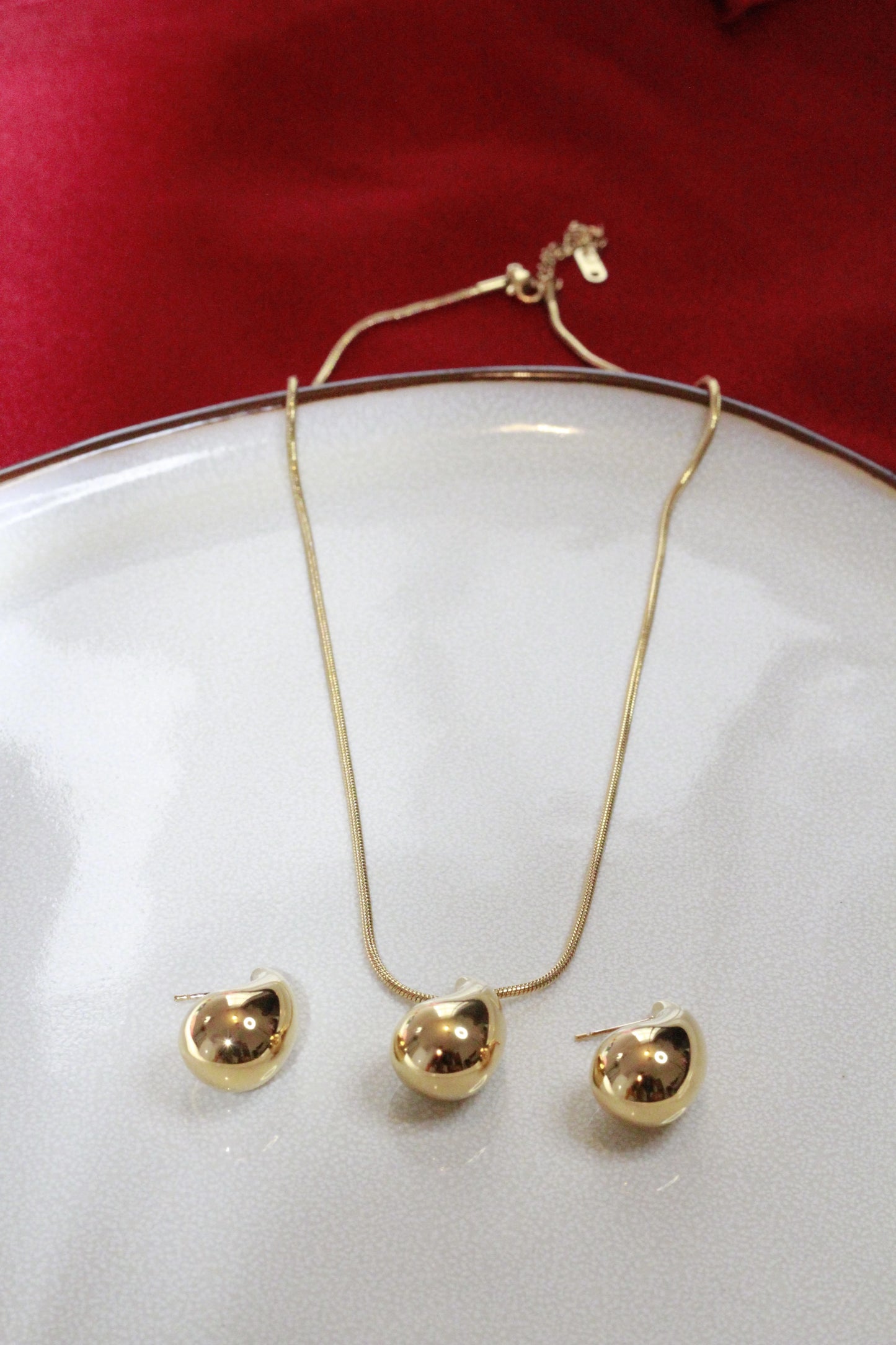 18k Gold Water Drop Necklace and Stud Earrings Set