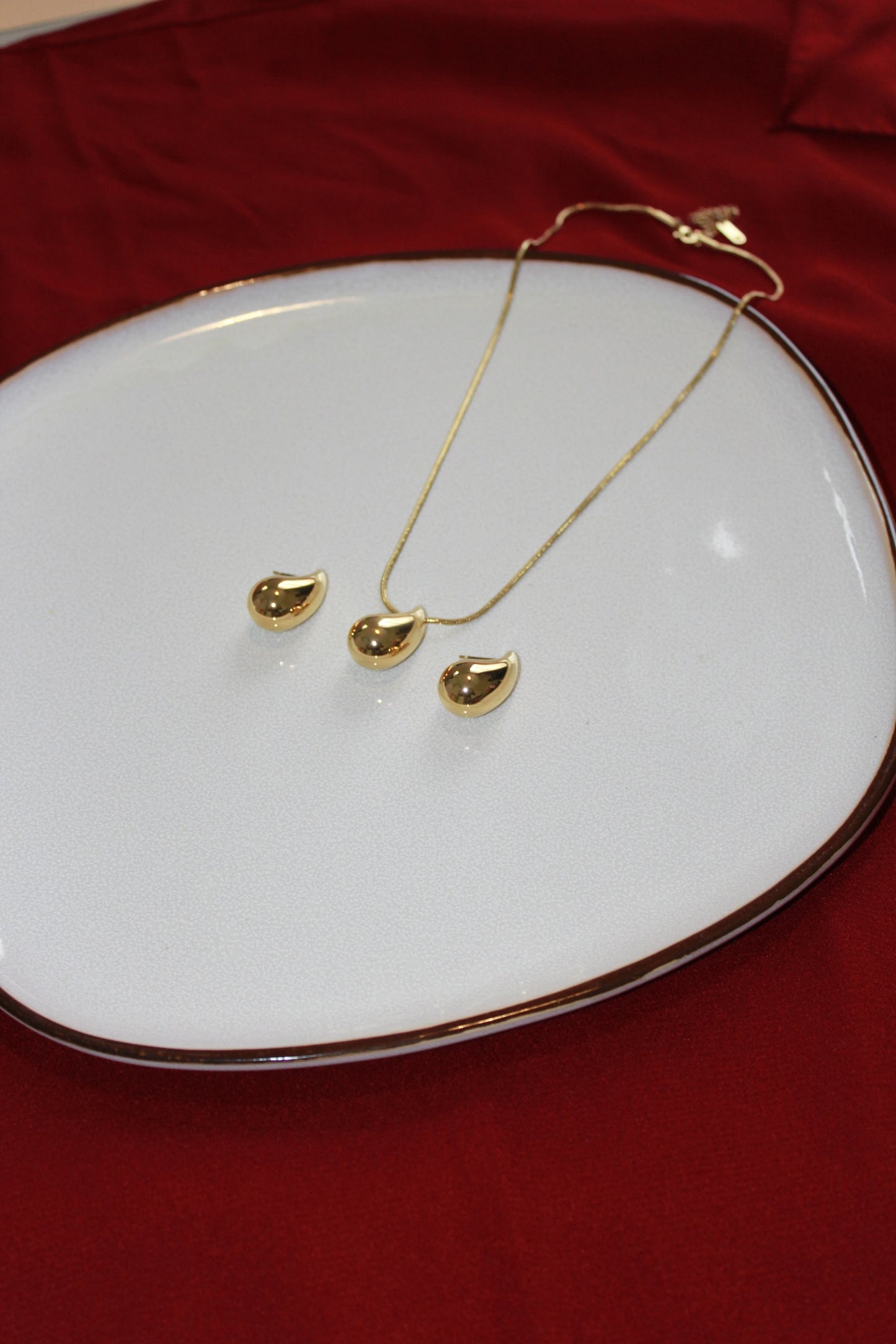 18k Gold Water Drop Necklace and Stud Earrings Set