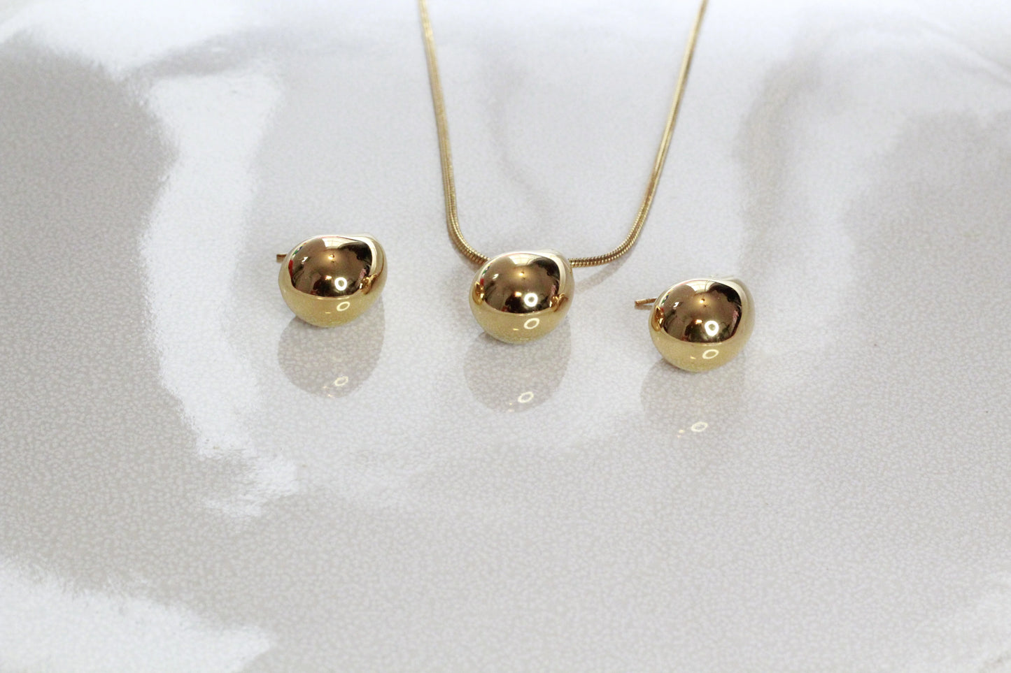18k Gold Water Drop Necklace and Stud Earrings Set