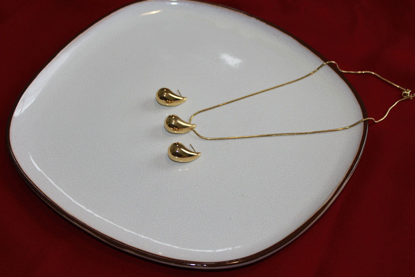 18k Gold Water Drop Necklace and Stud Earrings Set