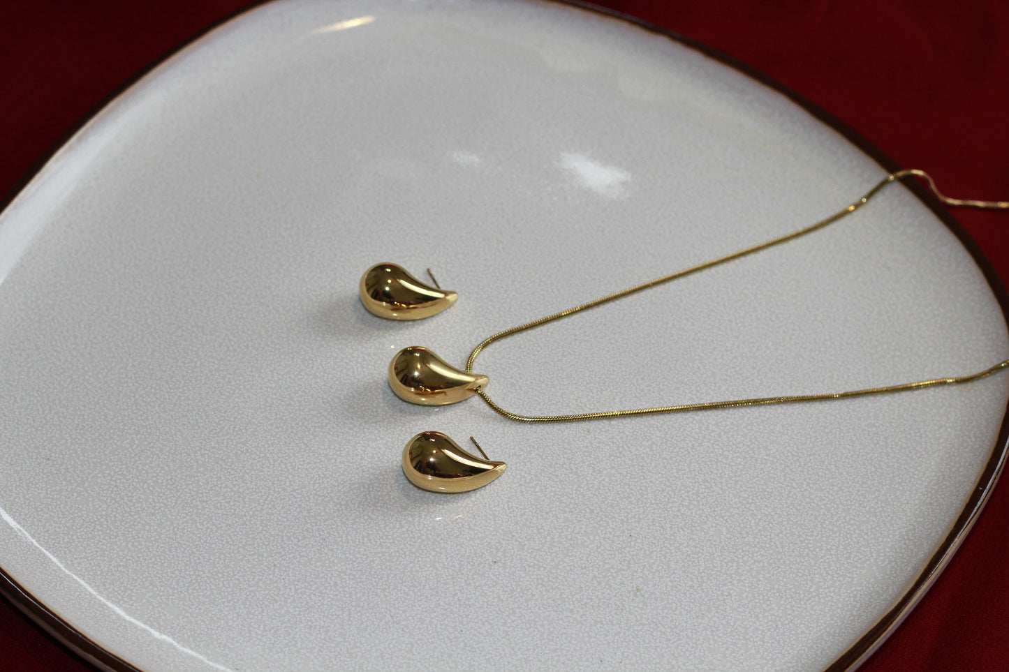 18k Gold Water Drop Necklace and Stud Earrings Set