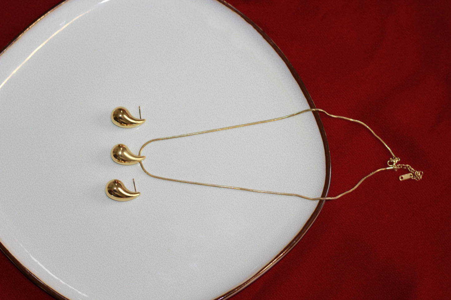 18k Gold Water Drop Necklace and Stud Earrings Set