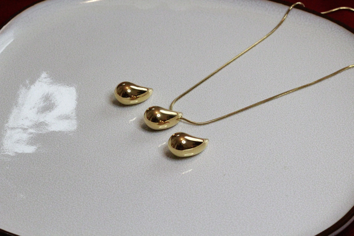 18k Gold Water Drop Necklace and Stud Earrings Set