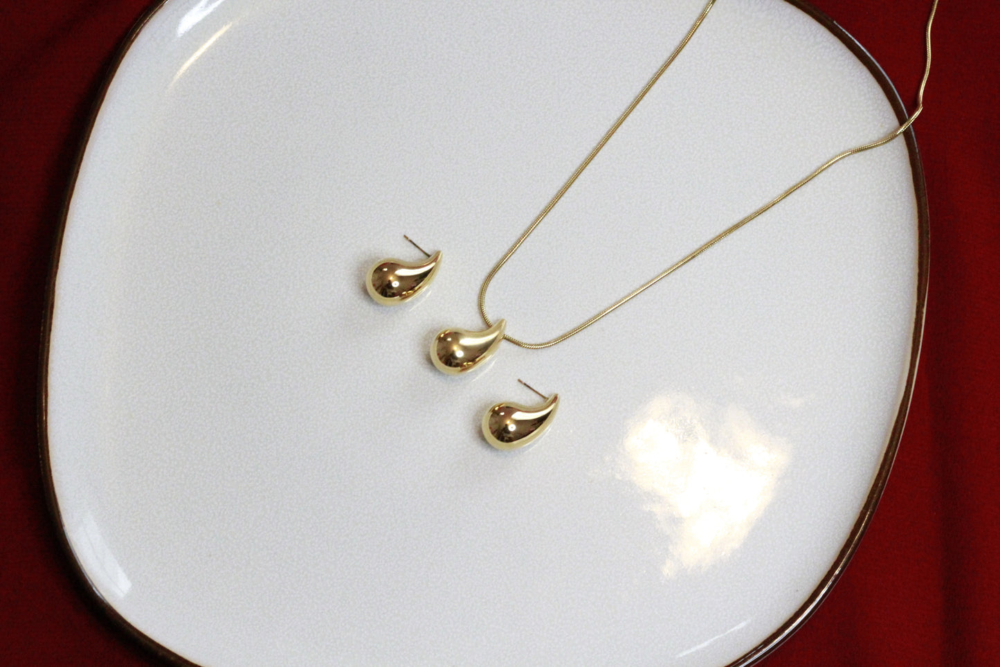 18k Gold Water Drop Necklace and Stud Earrings Set
