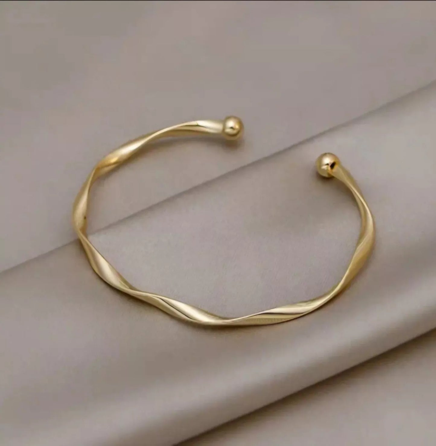 Elegant Gold Minimalist Cuff Bracelet Adjustable 2.5-Inch Bangle for Women