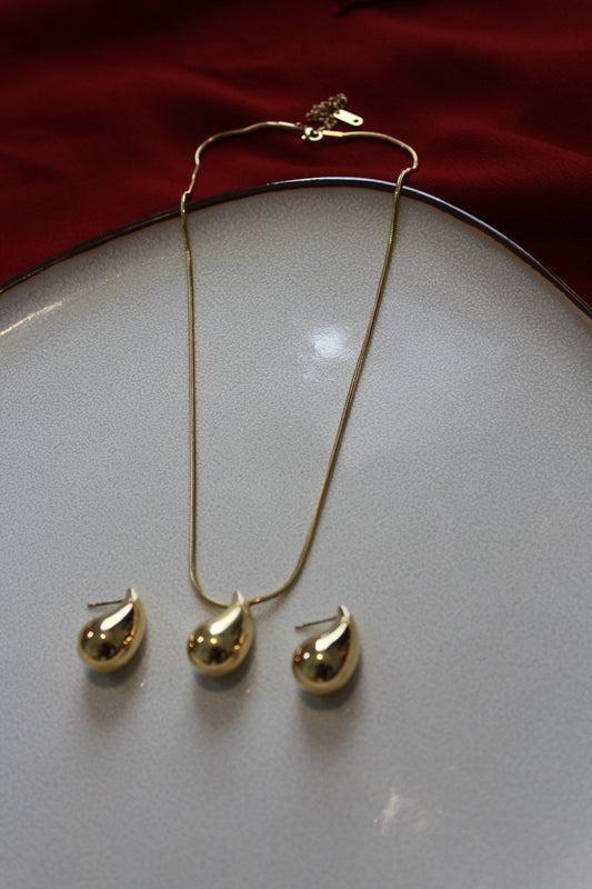 18k Gold Water Drop Necklace and Stud Earrings Set