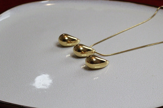 18k Gold Water Drop Necklace and Stud Earrings Set