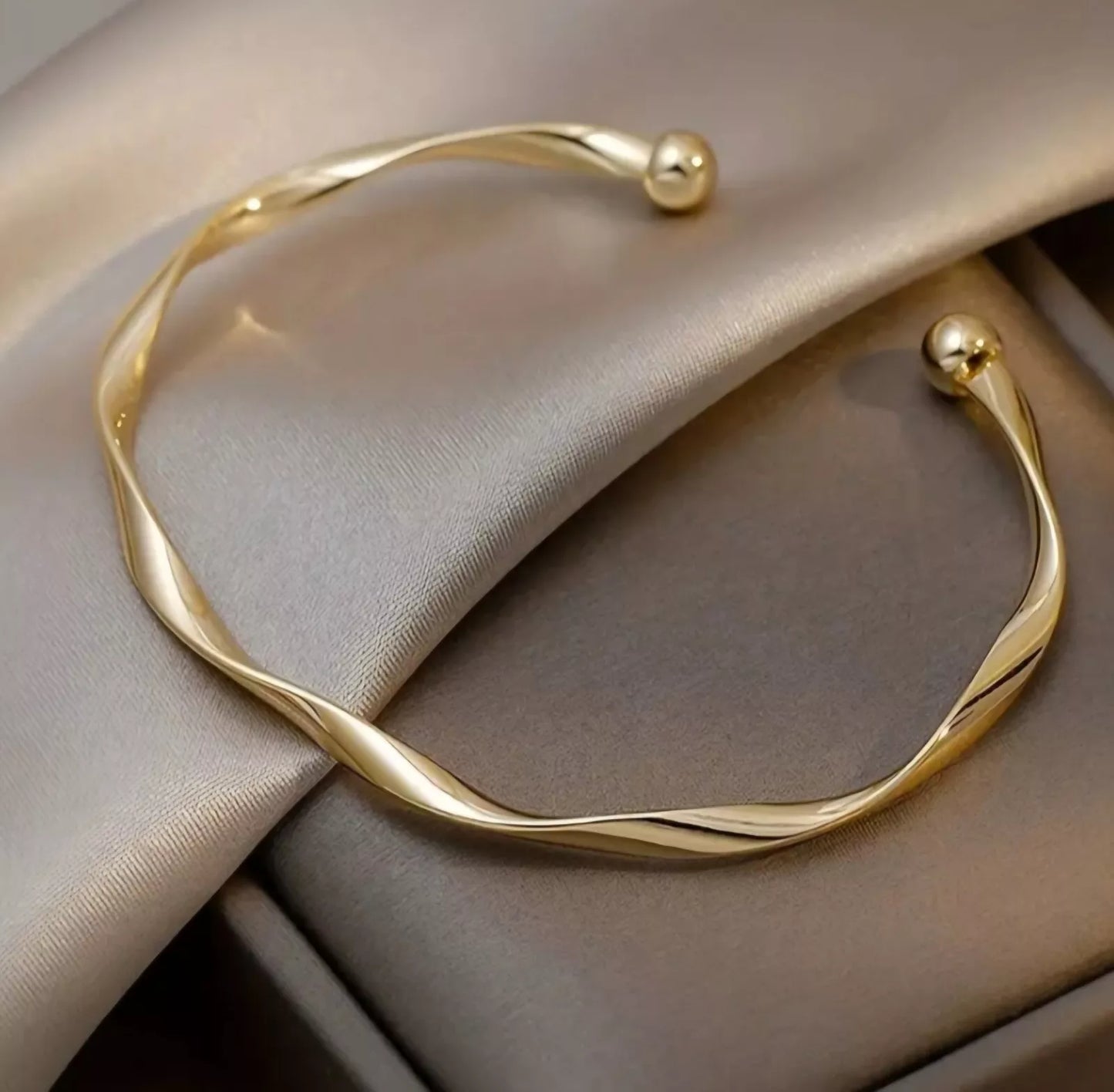 Elegant Gold Minimalist Cuff Bracelet Adjustable 2.5-Inch Bangle for Women