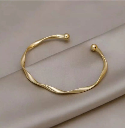 Elegant Gold Minimalist Cuff Bracelet Adjustable 2.5-Inch Bangle for Women