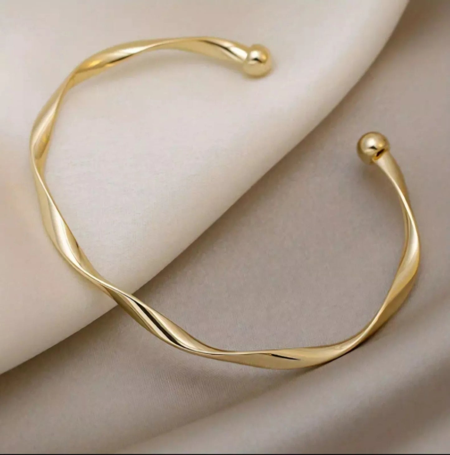 Elegant Gold Minimalist Cuff Bracelet Adjustable 2.5-Inch Bangle for Women