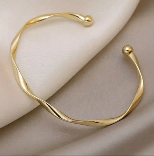 Elegant Gold Minimalist Cuff Bracelet Adjustable 2.5-Inch Bangle for Women