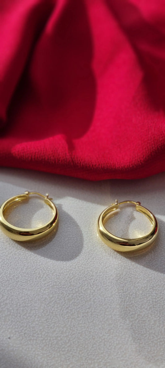 Gold-plated round circle creole hoop earrings in sterling silver with high-quality polish, 25mm diameter, durable female jewelry.