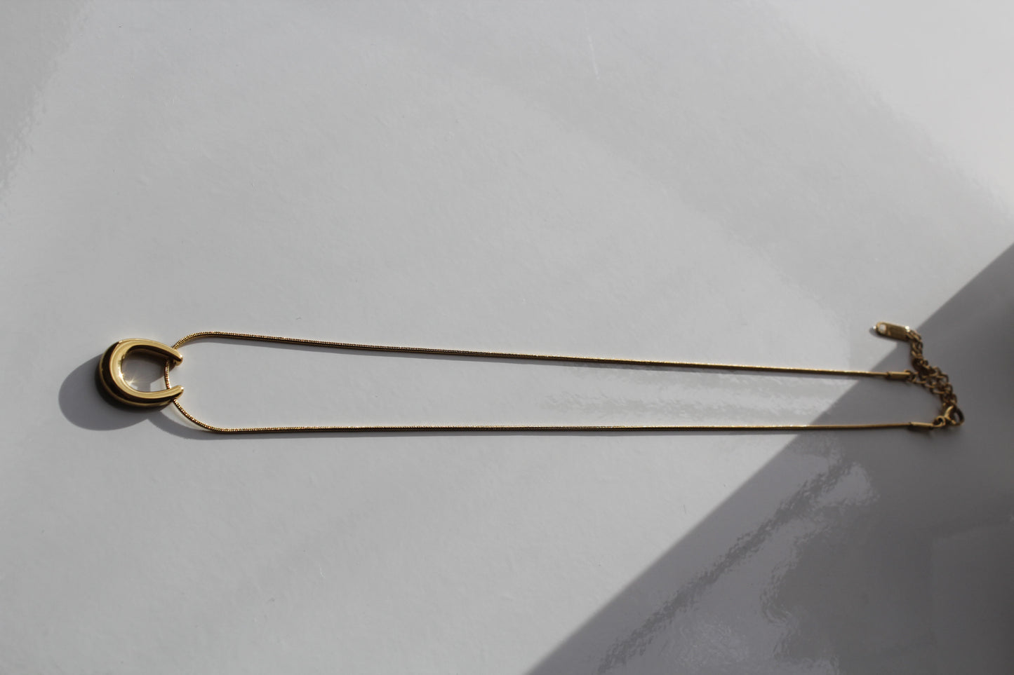 U shaped gold necklace