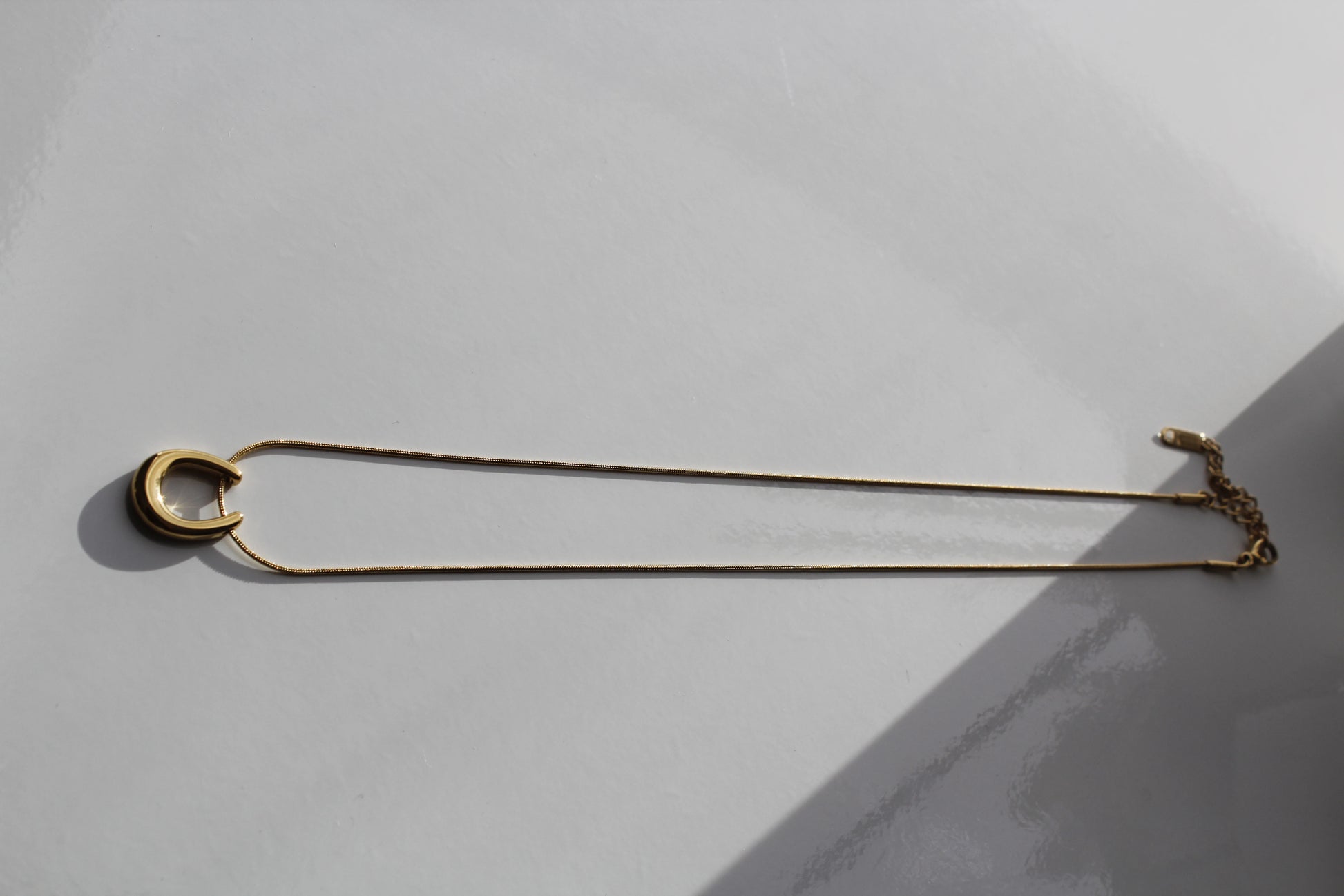 U shaped gold necklace