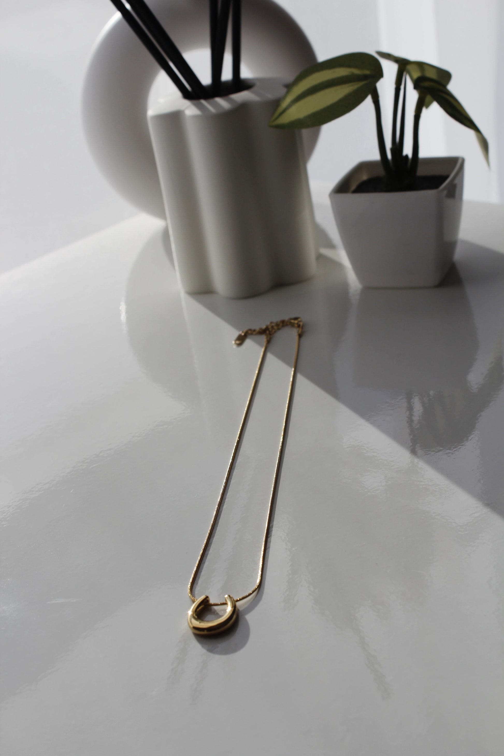 U shaped gold necklace