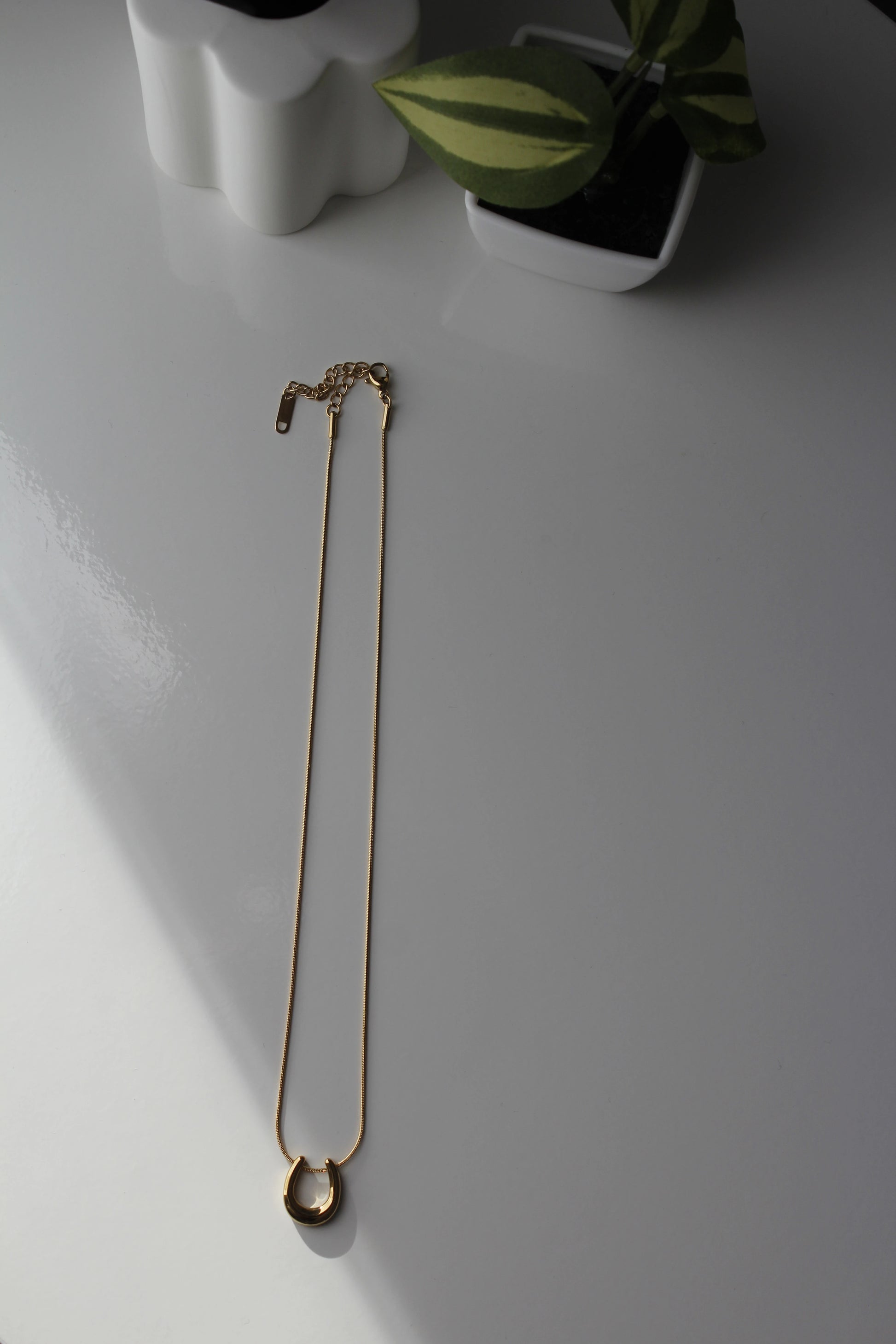U shaped gold necklace