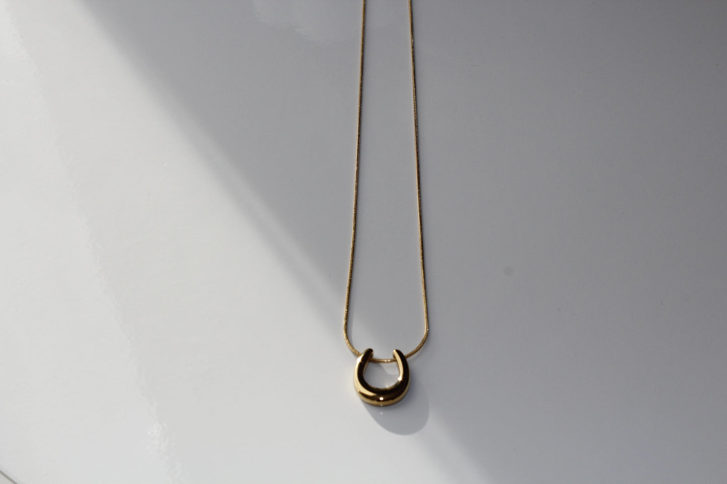 U shaped gold necklace