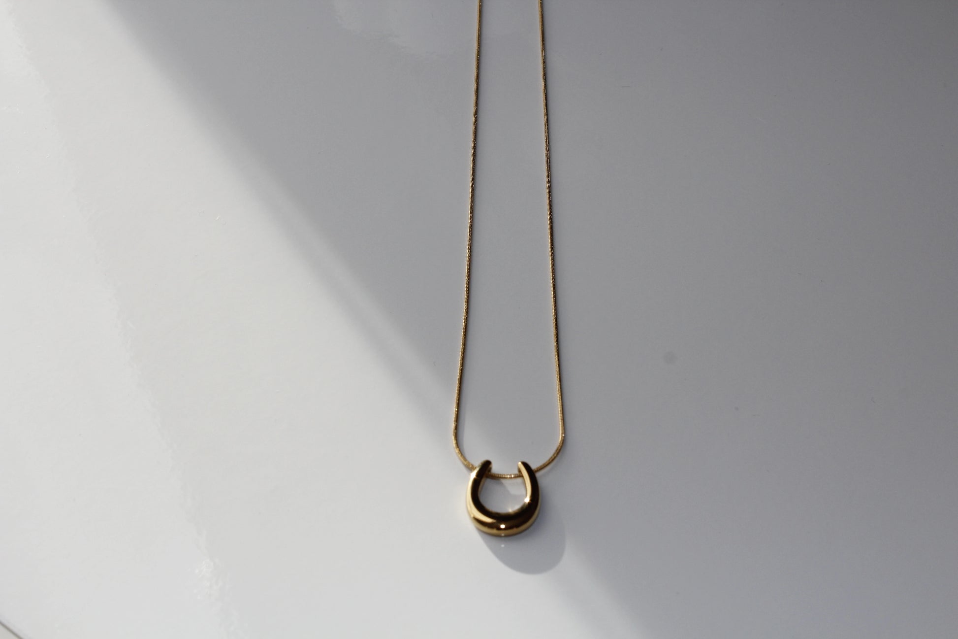 U shaped gold necklace