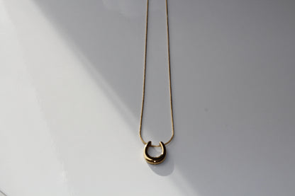 U shaped gold necklace