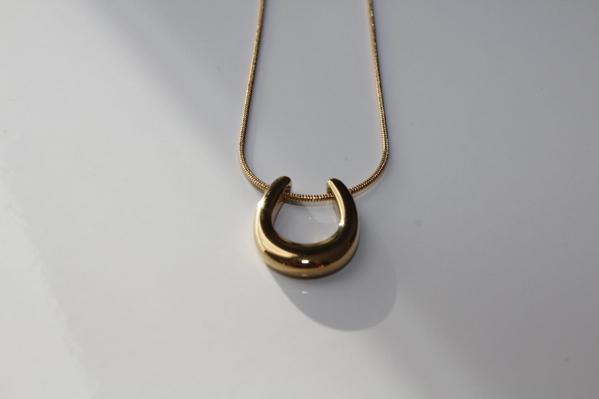 U shaped gold necklace