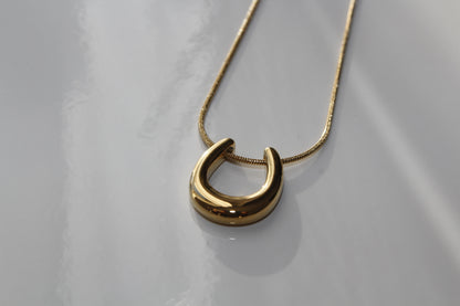 U shaped gold necklace