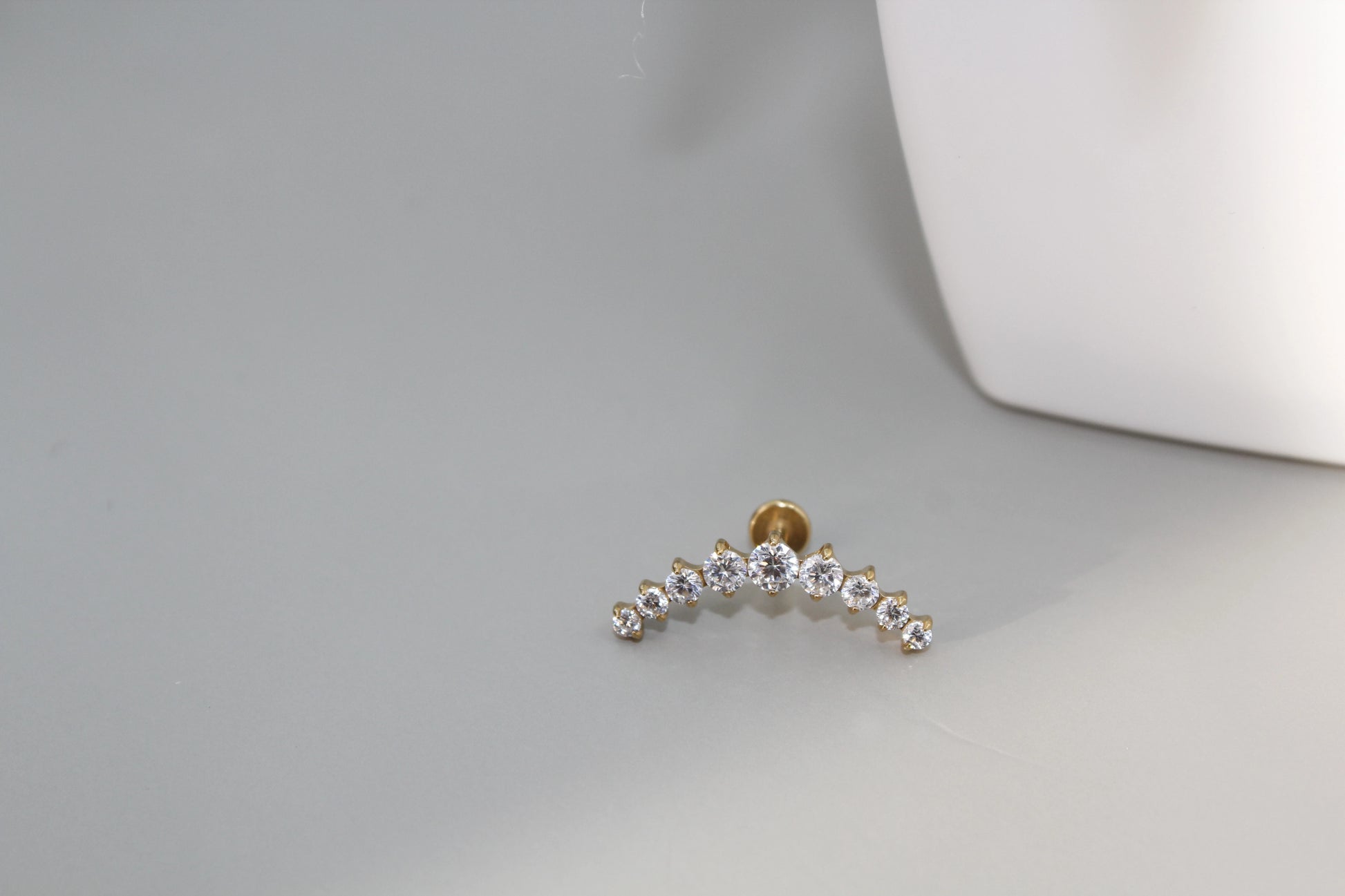 Titanium Zircon Labret Piercing Lip Ring in Gold Color CZ Elegant Titanium Cartilage Helix Lobe Conch Earring Stud for Women